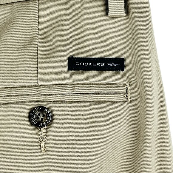 Dockers D4 Men's Khaki Pants Size 34x30 Classic Pleated Front Straight Mid Rise - Picture 5 of 11